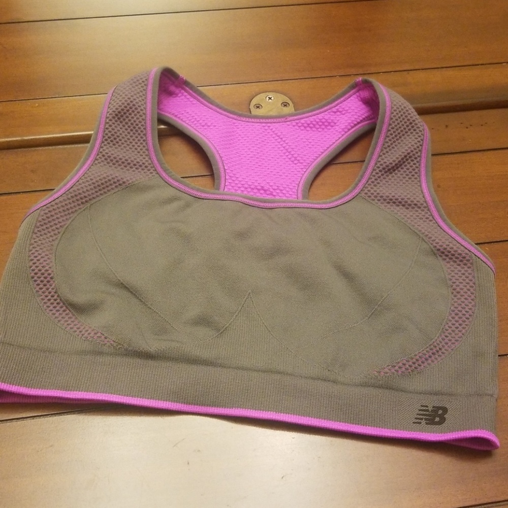 NEW BALANCE ๐ REVERSIBLE BRA - Picture 5 of 8